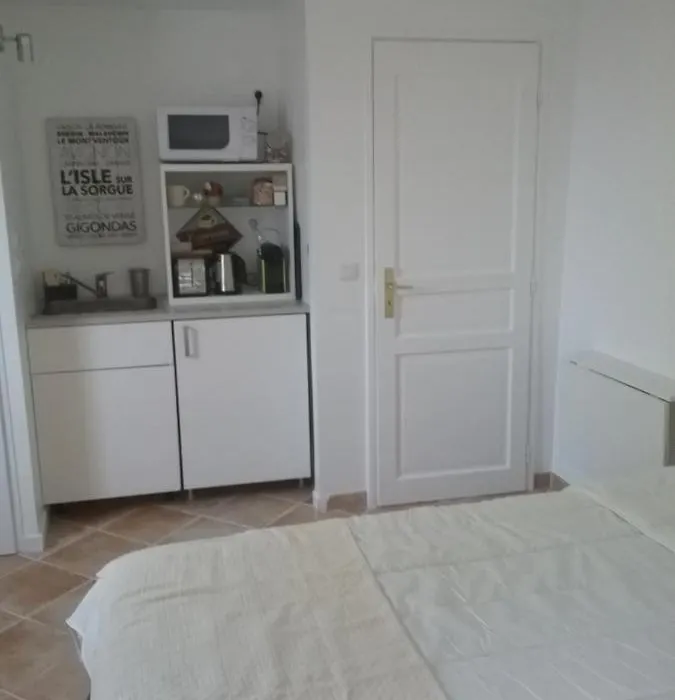 Une Chambre En Ville-1